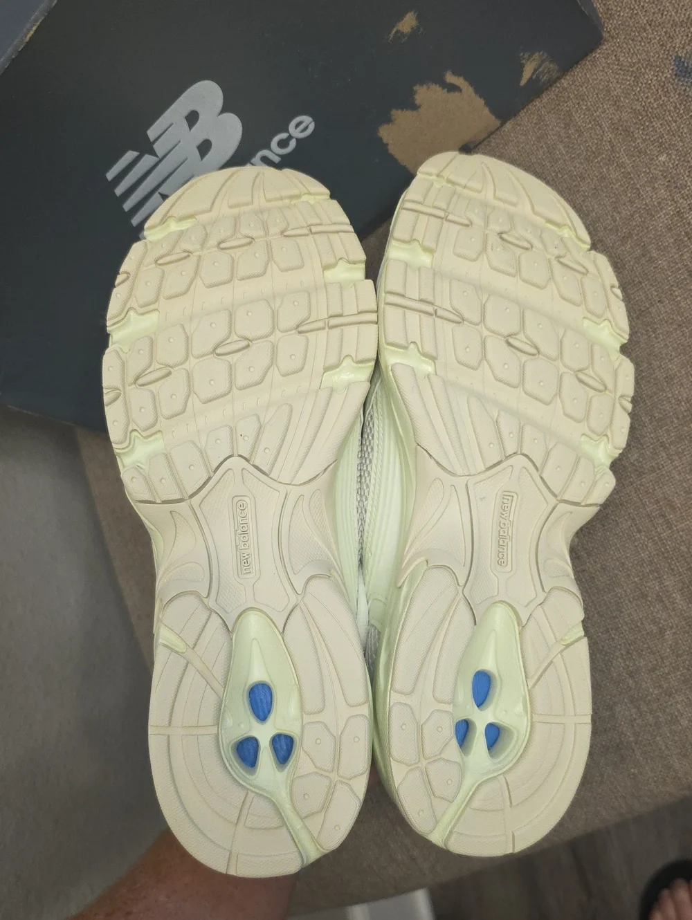 NIB: Unisex New Balance Tennis Shoes